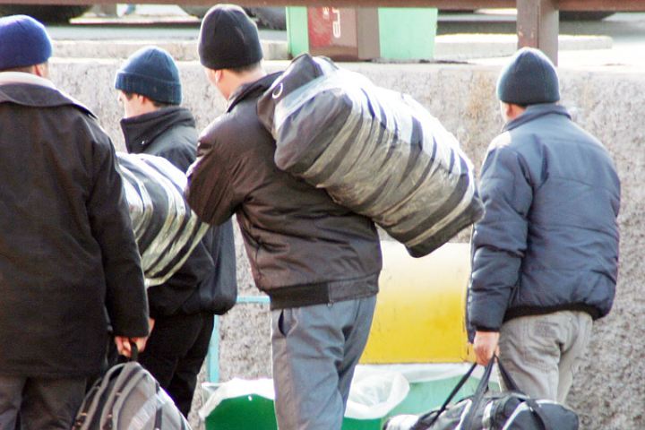 В Татарстане глава отдела УФМС собирал деньги мимо кассы за регистрацию мигрантов