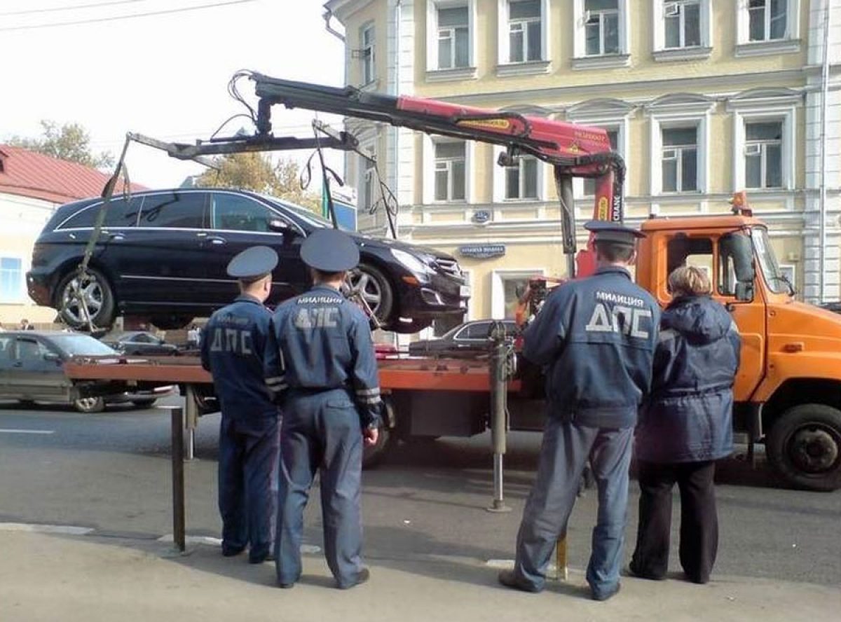 В Дагестане ГИБДД незаконно отправляла авто на личную спецстоянку - РИА  Дербент