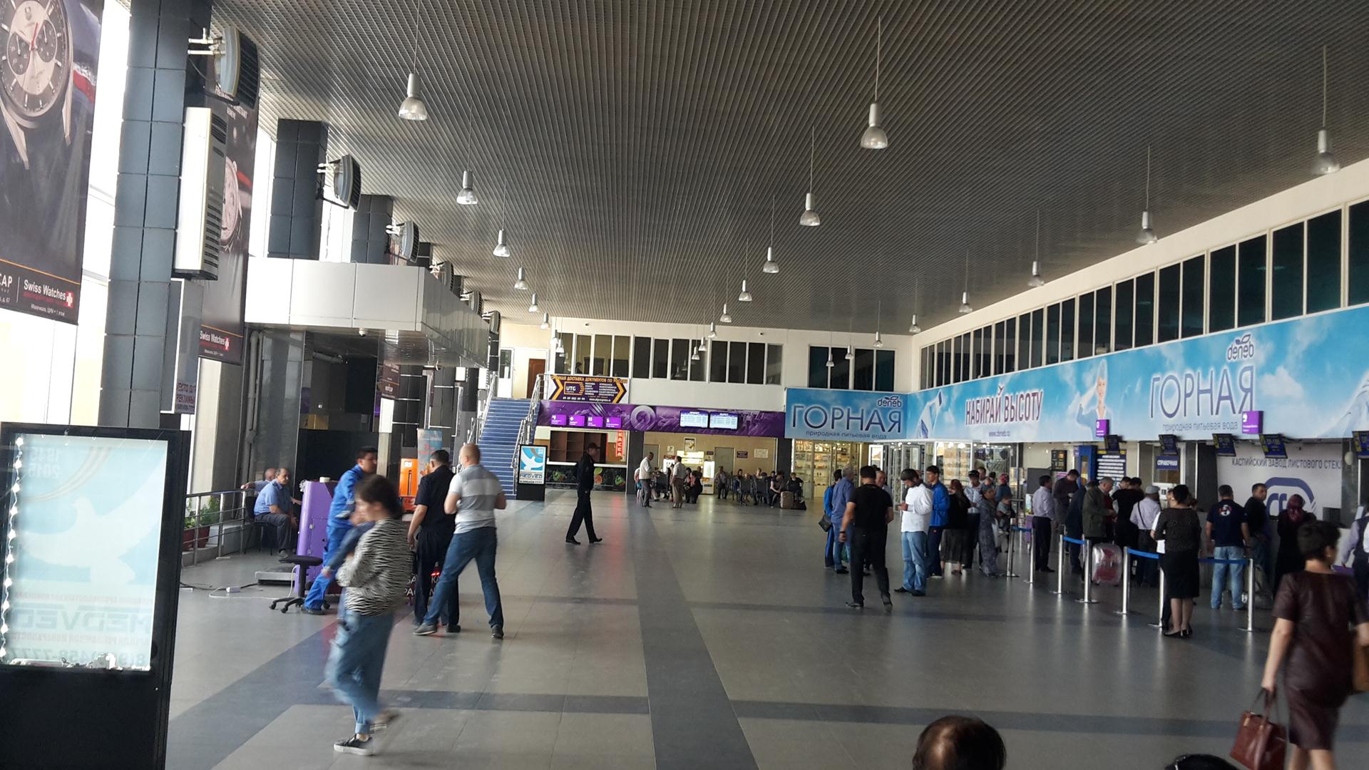 Аэропорт уйташ прилеты сегодня. Международный аэропорт Махачкала. Дагестан аэропорт Махачкала. Дагестан аэропорт Уйташ. Аэропорт Уйташ Махачкала внутри.